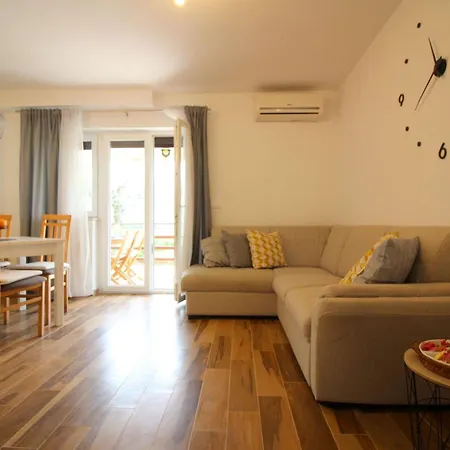 Apartment Jakomina 1 In Strandnaehe, Klimatisiert Porec
