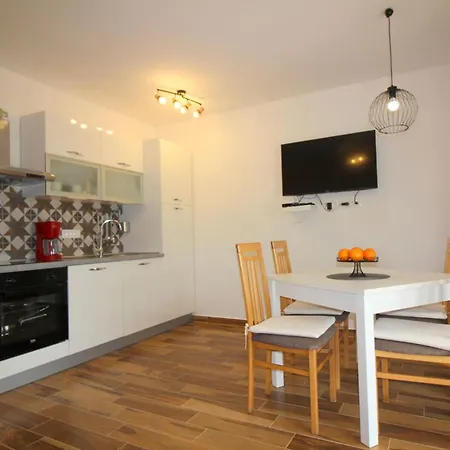 Jakomina 1 In Strandnaehe, Klimatisiert Apartment Porec