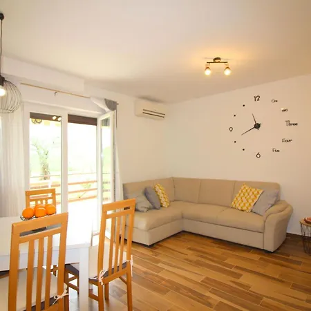 Apartment Jakomina 1 In Strandnaehe, Klimatisiert